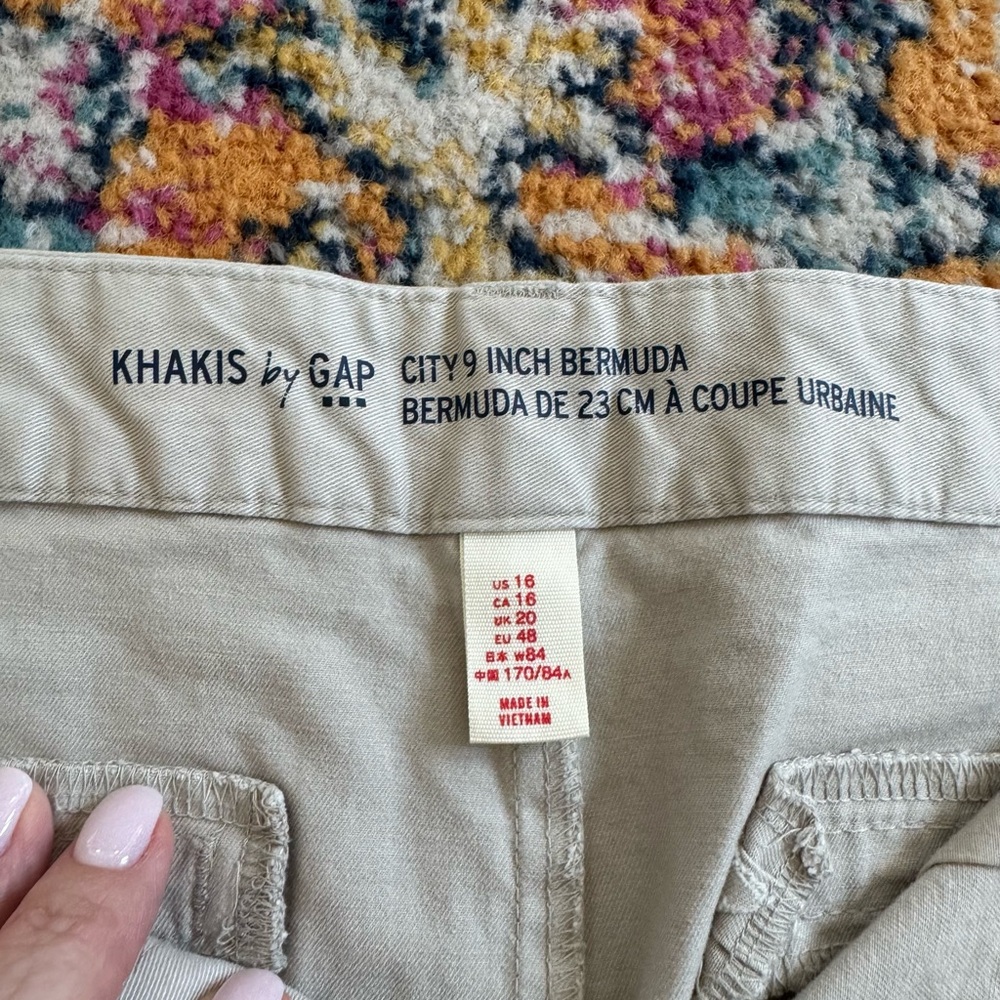 GAP Women's Light Tan Bermuda Shorts - Picture 2 of 5